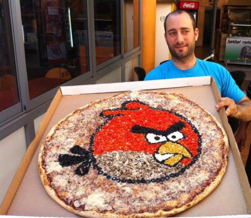 Angry Birds ekibinin kırmızı kuşu pizza oldu
