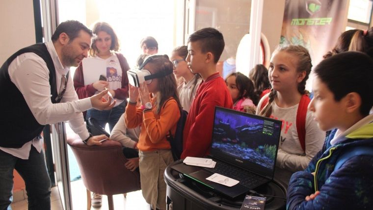 Monster Notebook çocuklara geleceğin teknolojilerini tanıttı