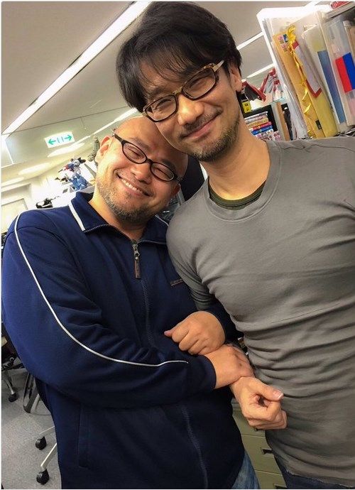 Hideo Kojima, bu sefer Platinum Games'i ziyaret etti