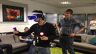 Hideo Kojima, PlayStation VR cihazını test etti