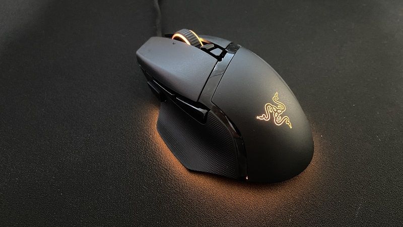 Razer Basilisk V3 inceleme + Razer Strider Mouse Pad