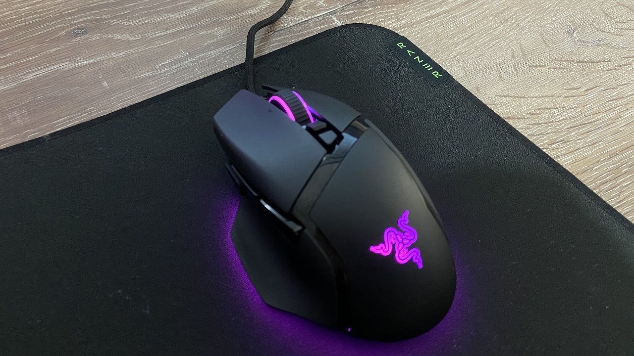 Razer Basilisk V3 inceleme + Razer Strider Mouse Pad