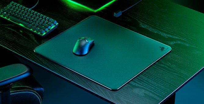 Razer Atlas tamperli cam oyun matı ile saf hassasiyet sunuyor