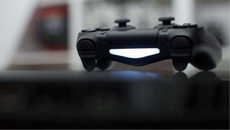 DualShock 4, konsol tarihinin en iyi satan kontrolcüsü oldu
