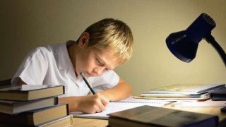 Ev ödevinde Destiny'i kullanan öğrenci, yakayı ele verdi