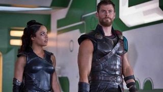 Tessa Thompson: “Chris Hemsworth Kaslı Bir Bebek Gibi!”