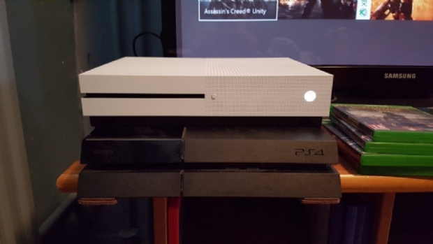 Xbox One S, PlayStation 4'ten çok daha küçük!