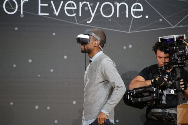 Microsoft, Windows 10 için VR cihazını duyurdu