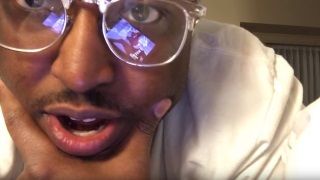 Youtuber'dan efsane hareket: Boks maçını gözlük camından izletti