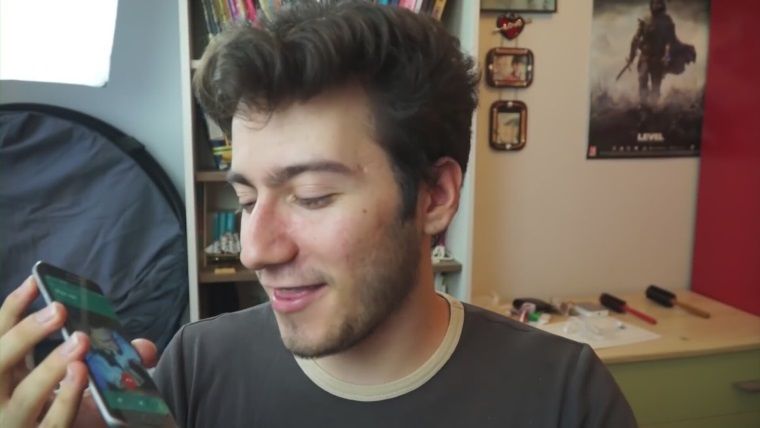 Enes Batur'un Altın Kelebek ödülü elinden alındı