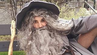 Tolkien'i mezarında ters döndürecek Gandalf Cosplay'i!