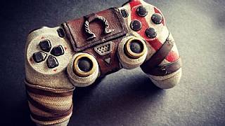 God of War temalı DualShock 4 şahane duruyor
