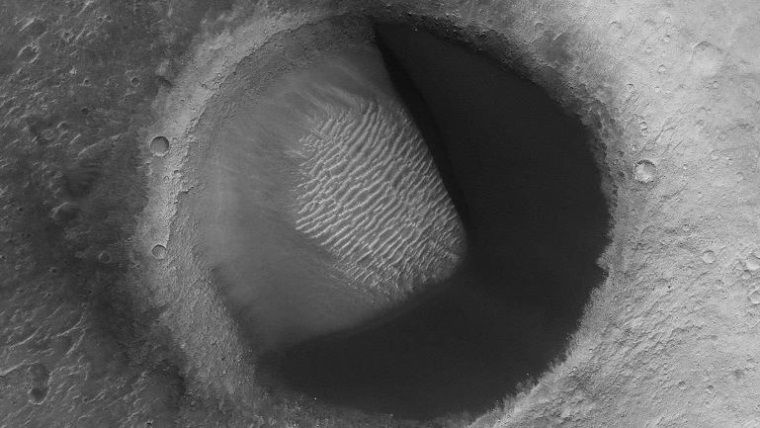 NASA, Mars'taki PAC-MAN kraterinin fotoğraflarını yayınladı