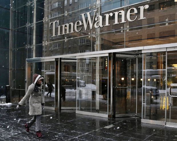 AT&T, Time Warner'ı satın alacağını açıkladı
