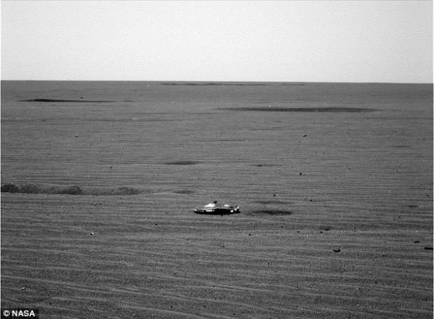 NASA, Mars'da bulunan UFO'ya benzeyen bir nesnenin fotoğrafını paylaştı!