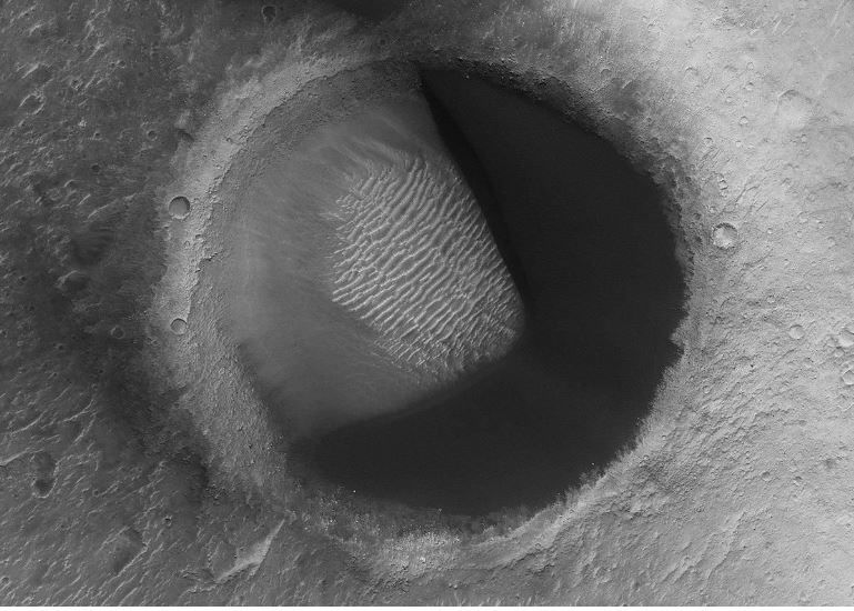 NASA, Mars'taki PAC-MAN kraterinin fotoğraflarını yayınladı