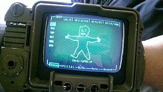 Kendi Pip-Boy'unu kendi yaptı!
