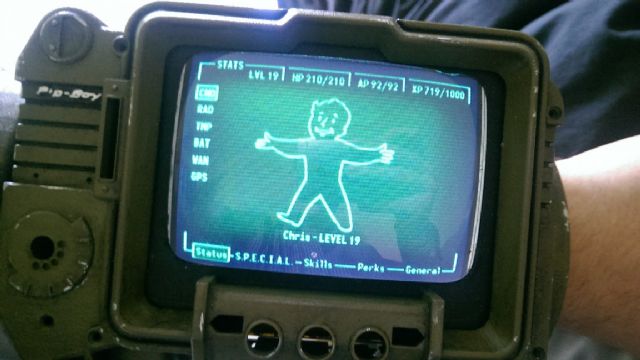 Kendi Pip-Boy'unu kendi yaptı!