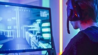 ABD'de yaşayan oyuncu İngiltere'de yaşayan arkadaşının hayatını kurtardı