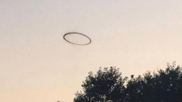 İngiltere'de siyah halka şeklinde UFO gözükmüş olabilir!