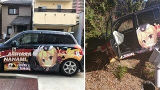Yetişkin anime karakterleri ile kaplanan araba kaza yaptı