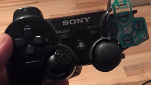 FIFA 15 oynarken gamepad'i kıran oyuncu Götze'yi suçladı!