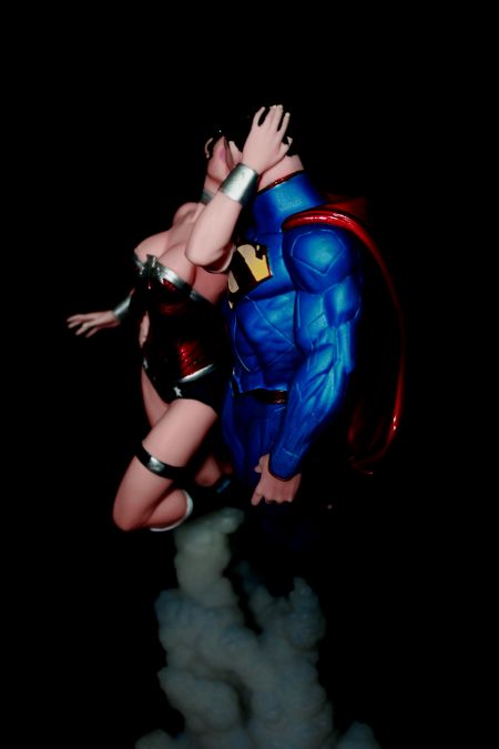 Superman & Wonder Woman The Kiss Statue (Figür İnceleme)